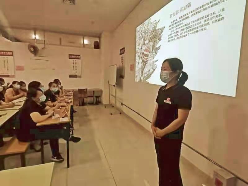 “我與顧客的感動(dòng)故事”-服務(wù)理念演講比賽